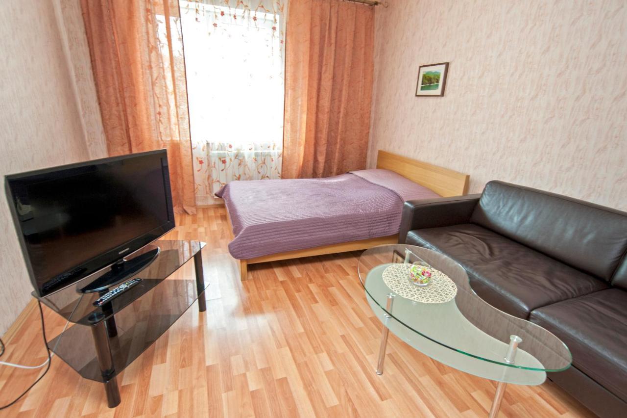 Arenda Kvartiry V Bazhovskom Apartment Ekaterinburg Bagian luar foto